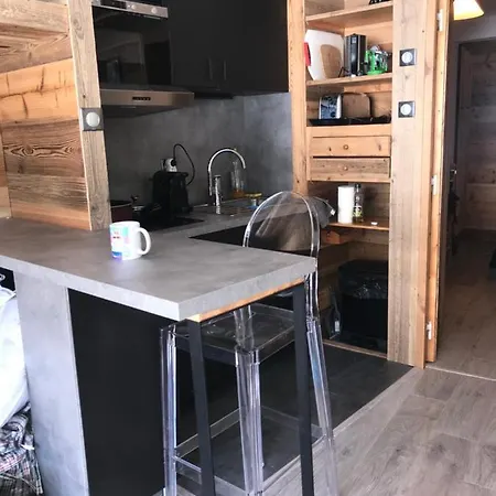 Apartment Studio Cabine Avec Emplacement De Choix A Meribel Mottaret *